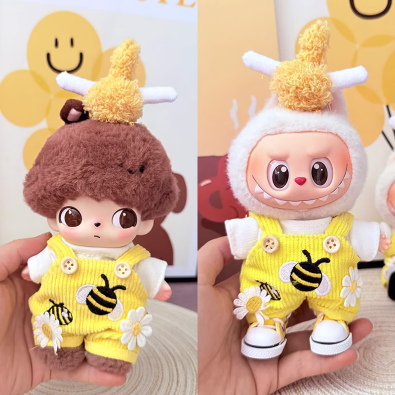 These Bee Daisy Overalls are perfect for Labubu Gen 1-3 & DIMOO WORLD DOLL Gift and comes with a pair of yellow canvas shoes.